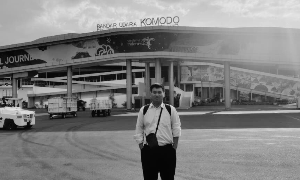 Pertama Kali Di Bandara Komodo