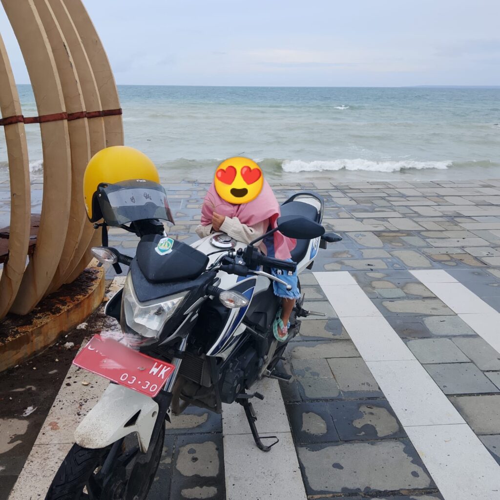 Parkir Motor Di Pantai Kelapa Lima