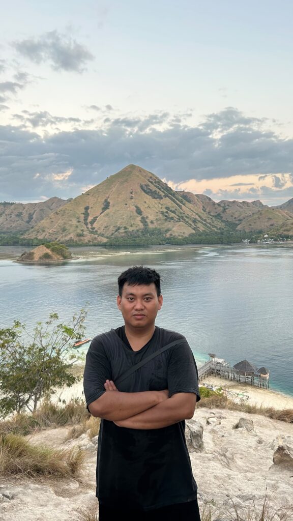 Bukit Kamou dari Bukit Perpisahan Pulau Kelor Labuan Bajo