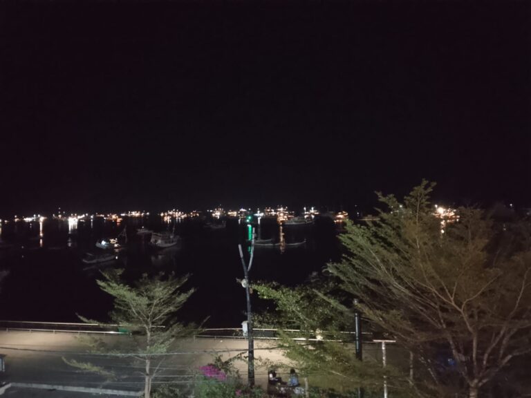 Labuan Bajo pada Malam Hari