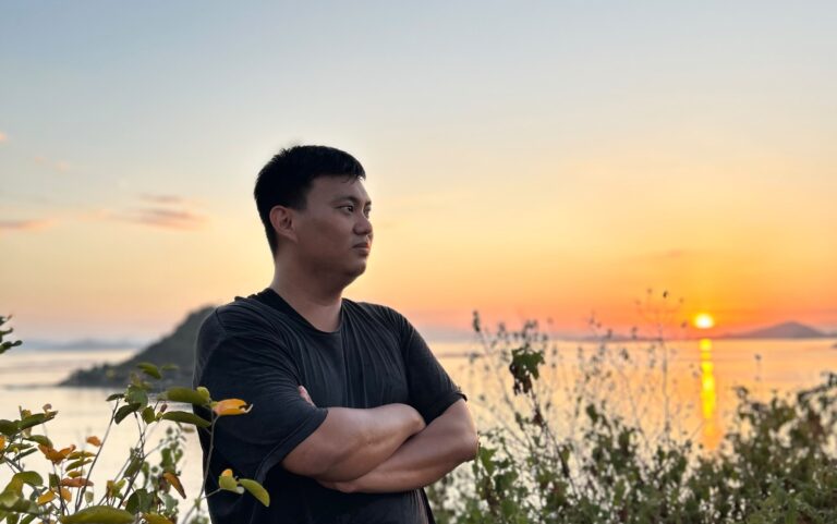 Menikmati Senja Di Puncak Bukit Perpisahan Pulau Kelor