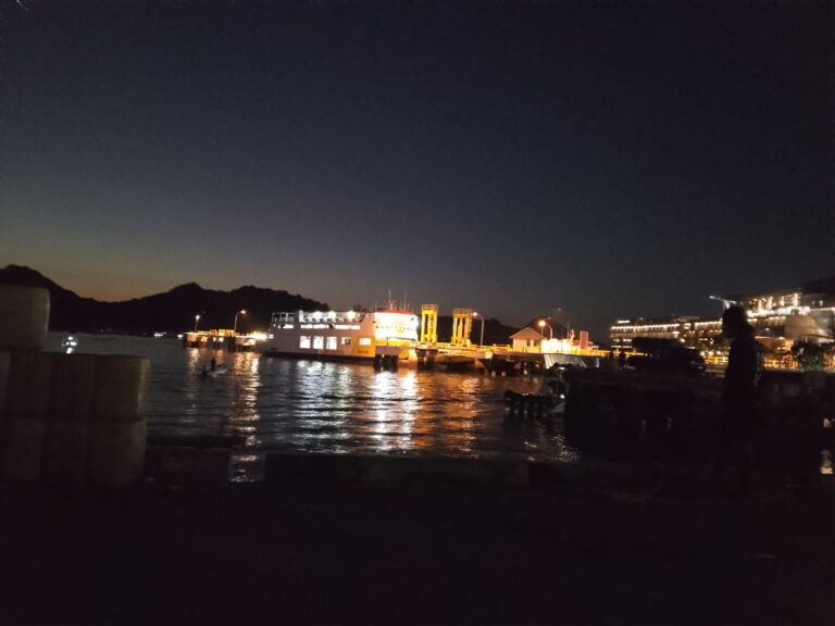Pelabuhan Marina Labuan Bajo Pada Malam Hari