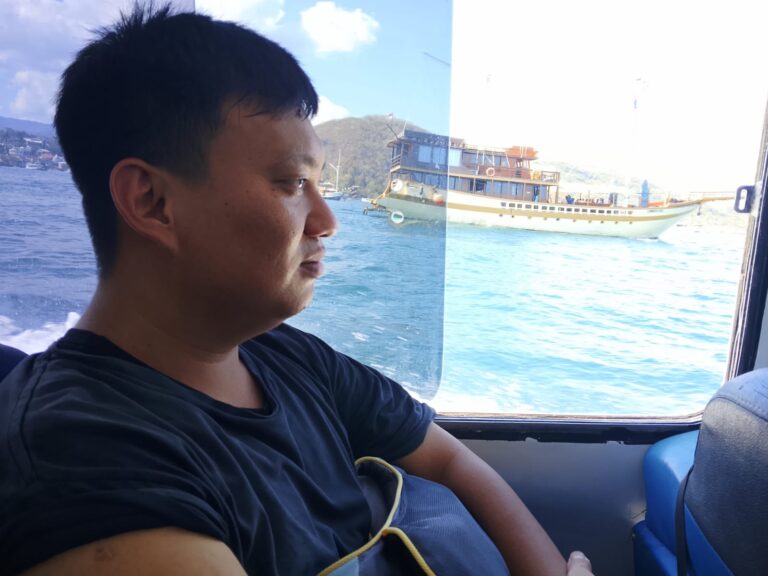Speed Boat Di Laut Labuan Bajo