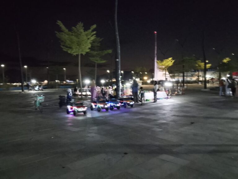 Suasana Pasar Malam Dekat Pelabuhan Marina Labuan Bajo
