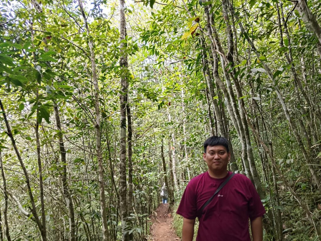Jalan Menuju Kolam Di Atas Awan
