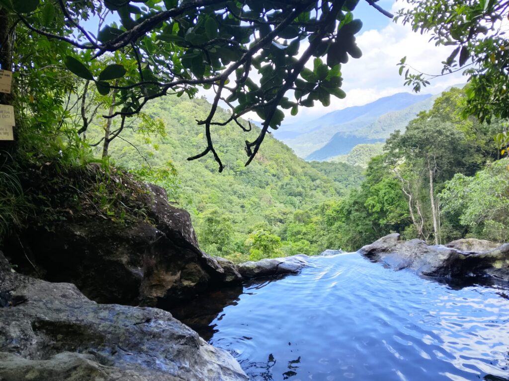 Kolam Di Atas Awan Cunca Rii Flores