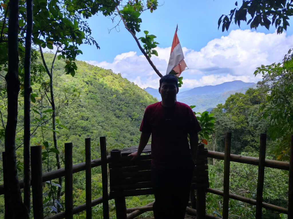 Pemandangan Di Dekat Kolam Di Atas Awan