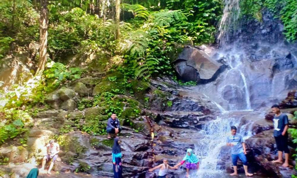 Salah Satu Curug Di Kabupaten Kuningan