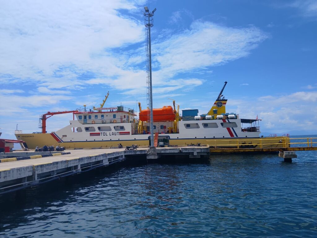 Pelabuhan Maumere