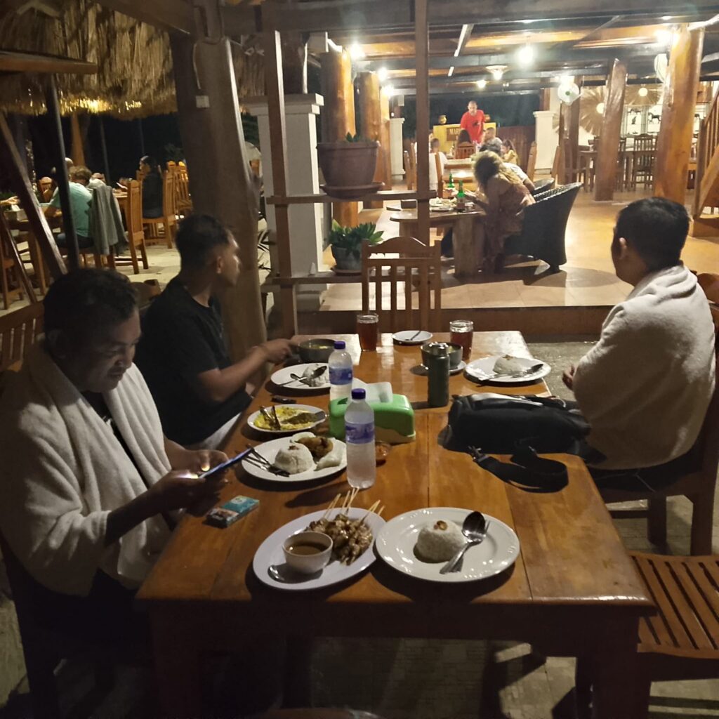 Makan Malam Di Sumba Barat Daya
