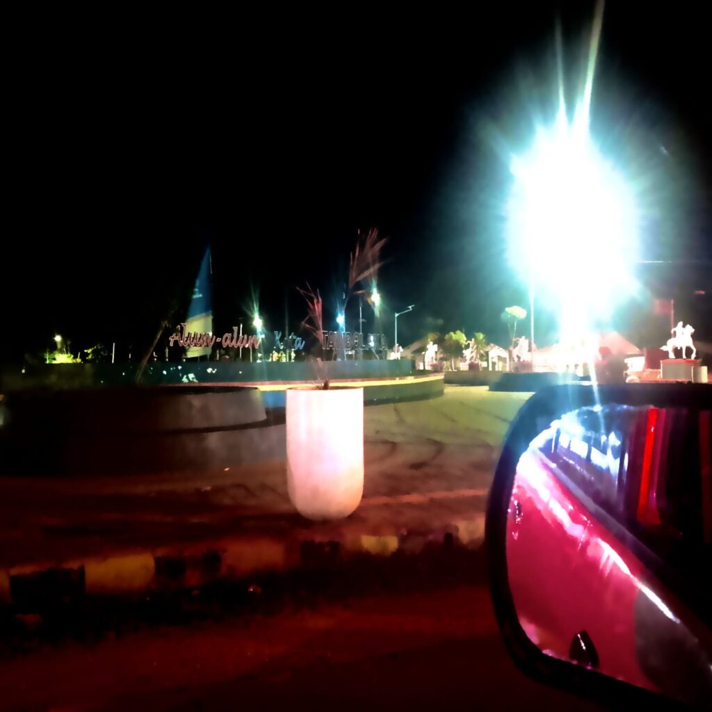 Suasana Malam Di Sumba Barat Daya