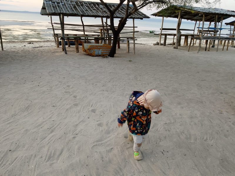 Aku dan Pantai Tablolong Nusa Tenggara Timur
